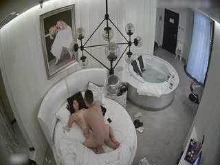 #情趣酒店豪华房偷拍非常能干的眼镜男床上干到浴缸站着快速抽插5-25-lyz